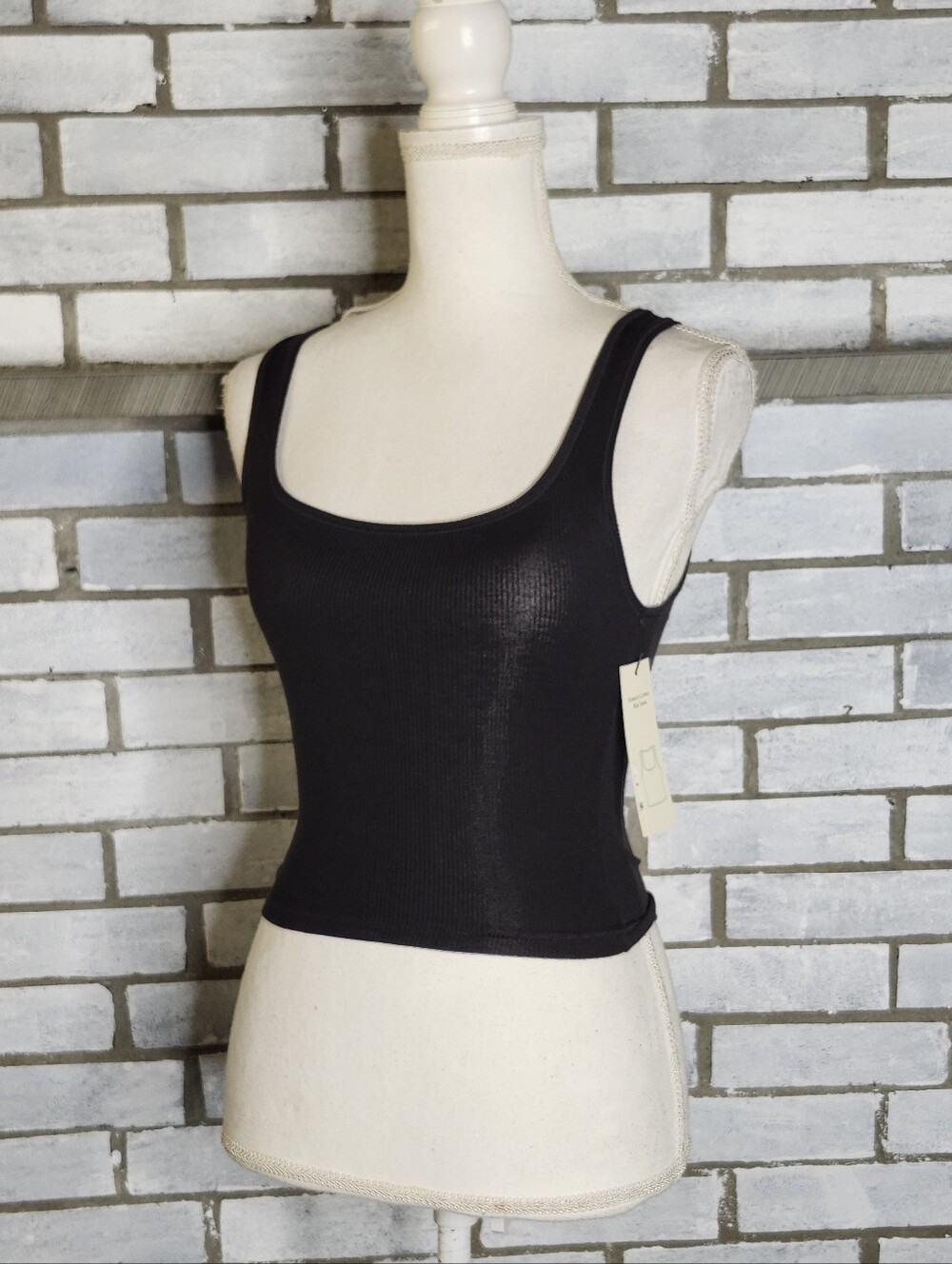 • NWT No Boundaries Sleeveless Scoop Neck Rib Cropped Tank XS Black Cotton Blend